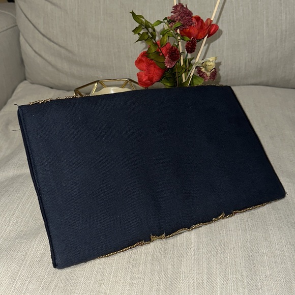 Franchesca embroidered hand bag. - Picture 4 of 7